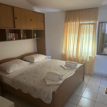 Lorena Apartman *
